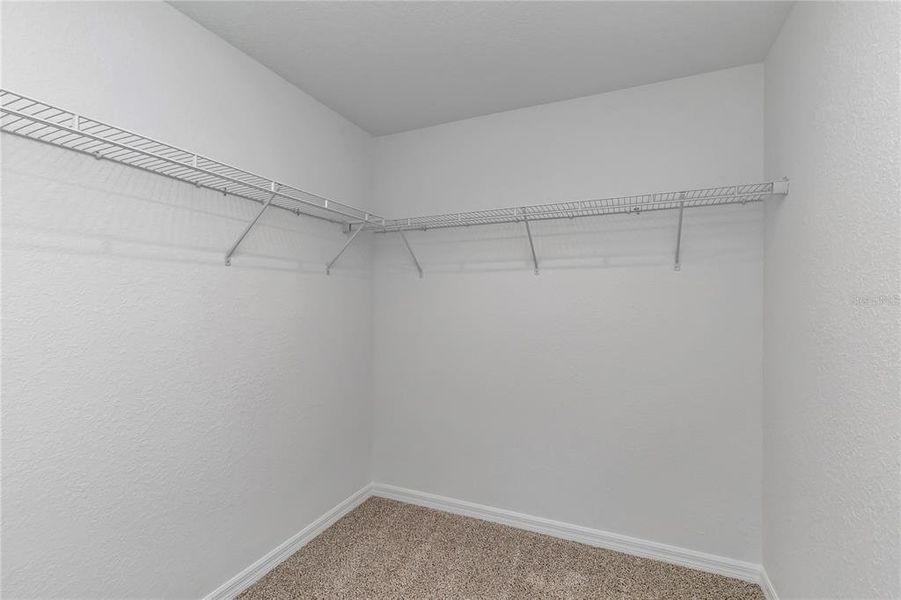 Spacious, unfurnished interior of a new home in , Ocala (Image 27).