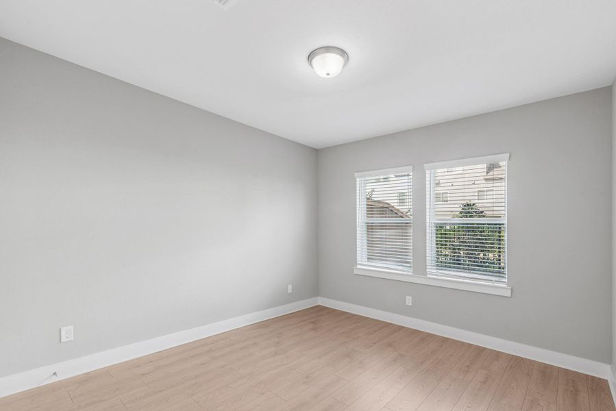 Spacious, unfurnished interior of a new home in Retreat at Oak Park, Houston (Image 23).