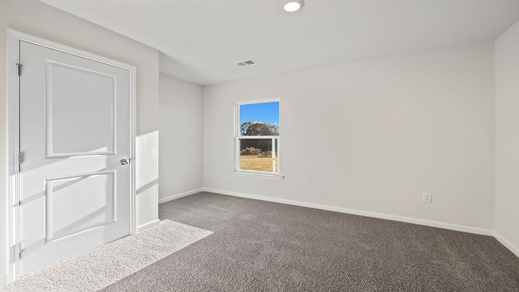 Spacious, unfurnished interior of a new home in Cloverdale Hills, Piedmont (Image 16).