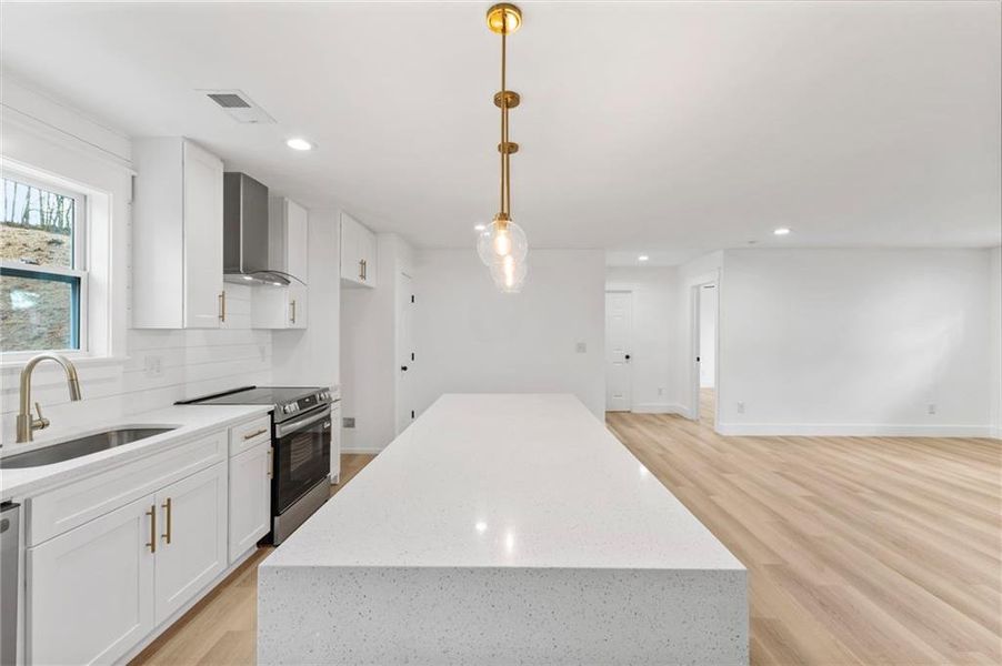 Furnished interior view inside a new home in , Cartersville (Image 15).