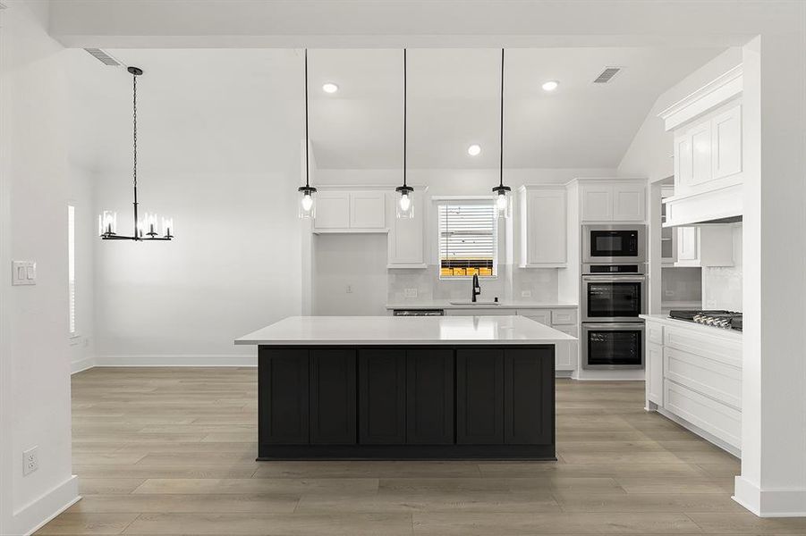 10. 1322 Comal - Kitchen 10. 1322 Comal - Kitchen