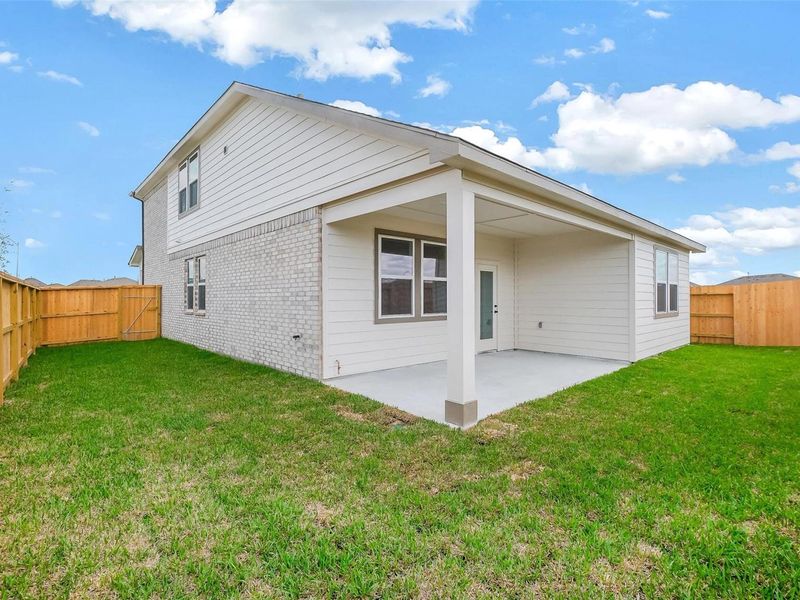 Exterior details and patio area of a home in Emberly, Beasley (Image 22).