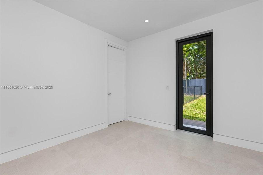 Spacious, unfurnished interior of a new home in , Pinecrest (Image 80).