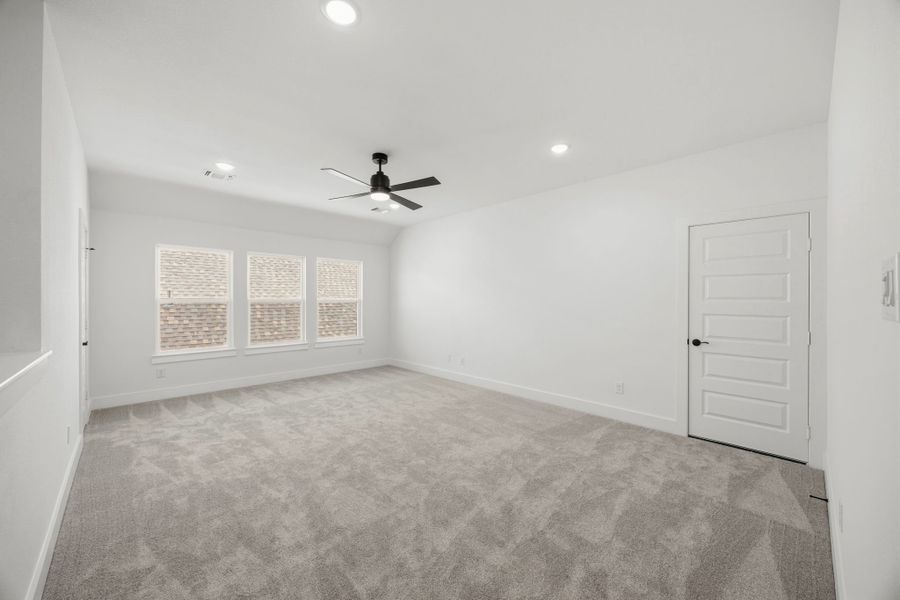 Spacious, unfurnished interior of a new home in Lakes of River Trails, Fort Worth (Image 22).