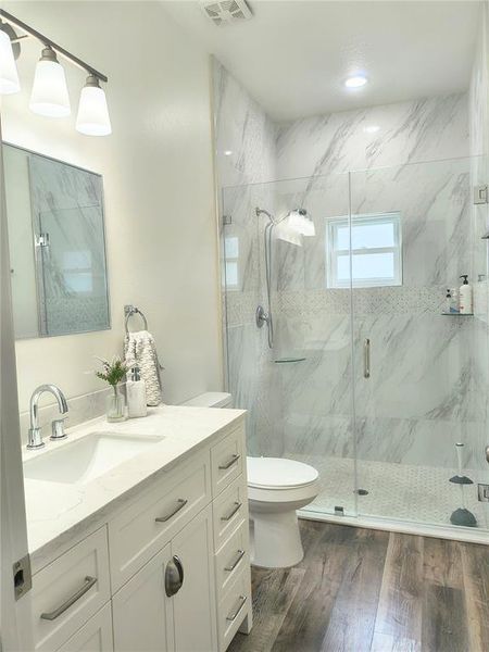 Furnished interior view inside a new home in , Auburndale (Image 13).