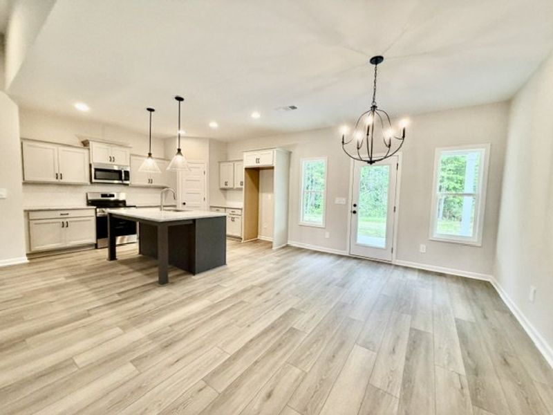Spacious, unfurnished interior of a new home in Oakview, Pine Mountain (Image 13).