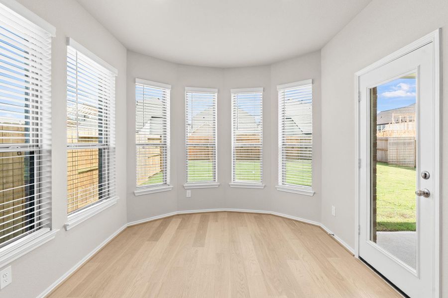 Spacious, unfurnished interior of a new home in Candela, Richmond (Image 18).