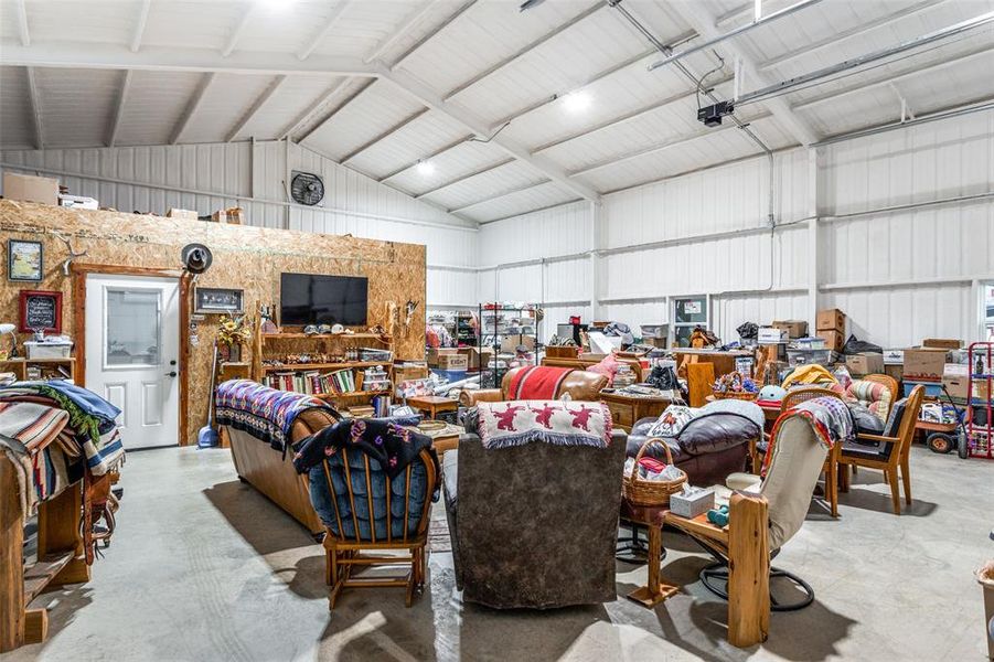 Community amenities in , Lipan (Image 13).