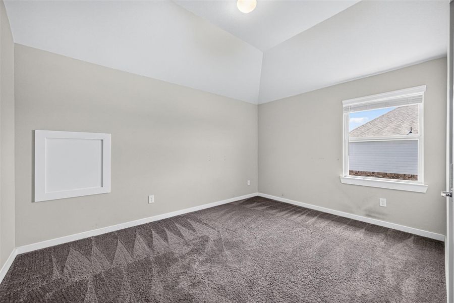 Spacious, unfurnished interior of a new home in , Mont Belvieu (Image 45).