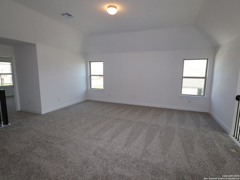 Spacious, unfurnished interior of a new home in Everly Estates, San Antonio (Image 16).