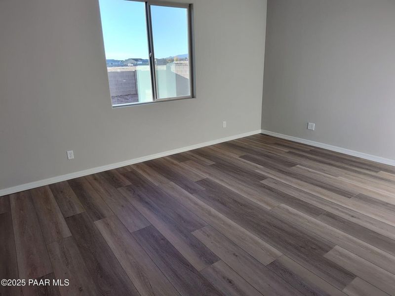 Spacious, unfurnished interior of a new home in North Ridge at Pronghorn Ranch, Prescott Valley (Image 8).