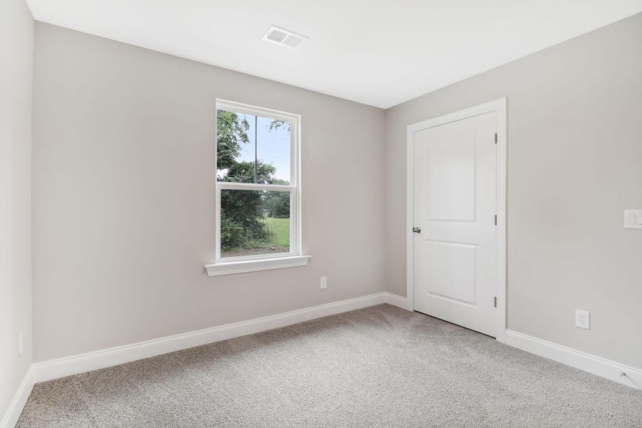 Spacious, unfurnished interior of a new home in Founder's Park, Summerville (Image 18).