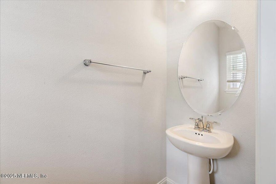 Spacious, unfurnished interior of a new home in , Jacksonville (Image 18).