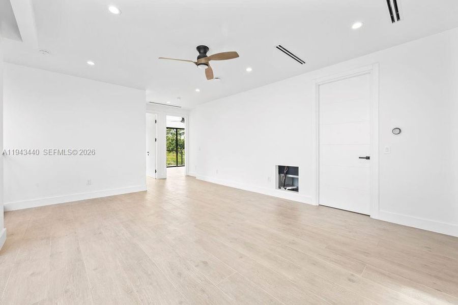 Spacious, unfurnished interior of a new home in , Fort Lauderdale (Image 25). Spacious, unfurnished interior of a new home in , Fort Lauderdale (Image 25).