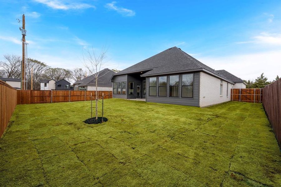 Exterior details and patio area of a home in , Glenn Heights (Image 26).