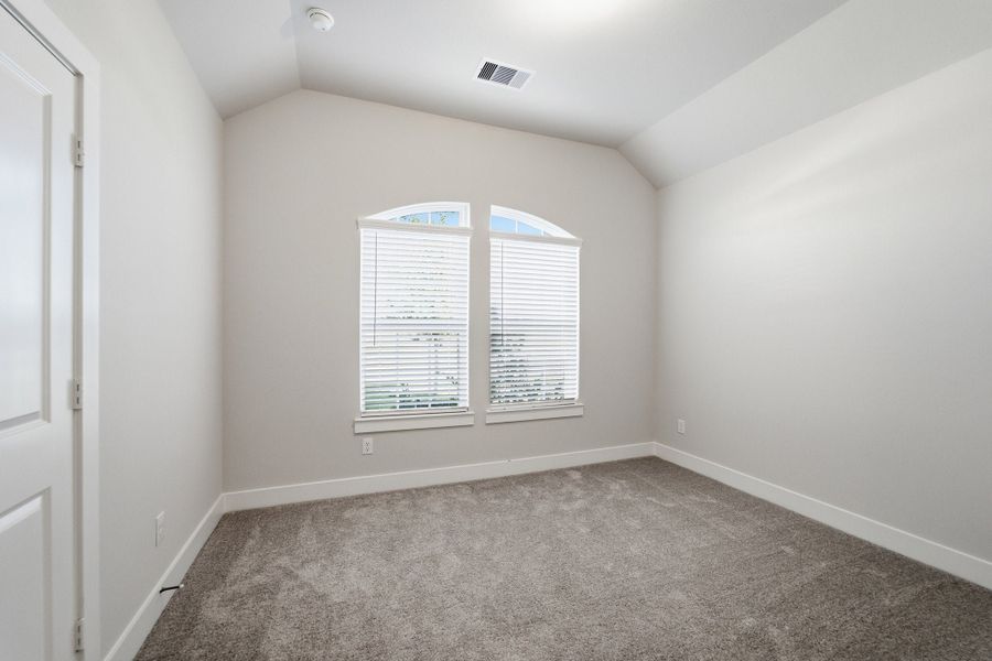 Spacious, unfurnished interior of a new home in Ashland, Richwood (Image 24).