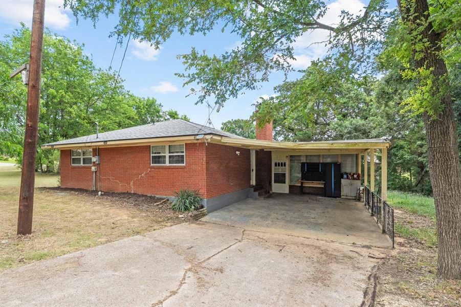 Exterior details and patio area of a home in , Gun Barrel City (Image 15).