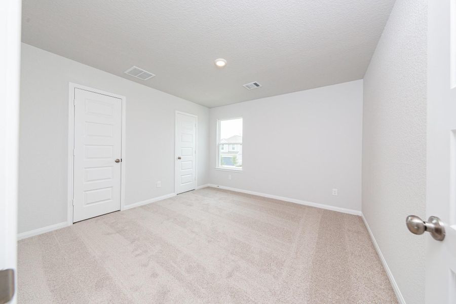 Spacious, unfurnished interior of a new home in Cliffstone Hills, Conroe (Image 18).