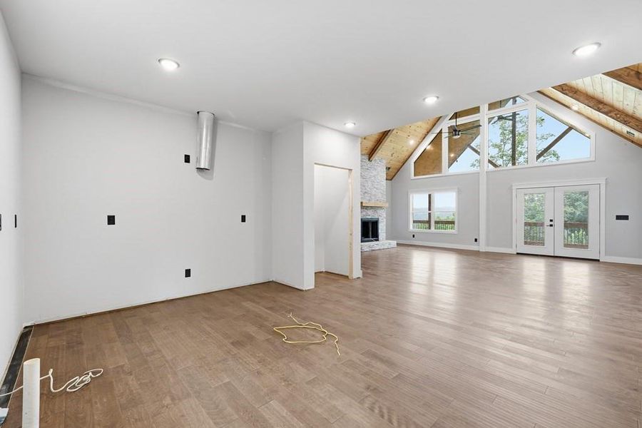 Spacious, unfurnished interior of a new home in , Ellijay (Image 16).