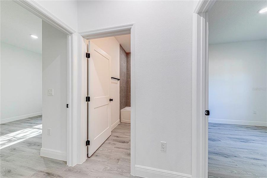 Spacious, unfurnished interior of a new home in , Citrus Springs (Image 32).