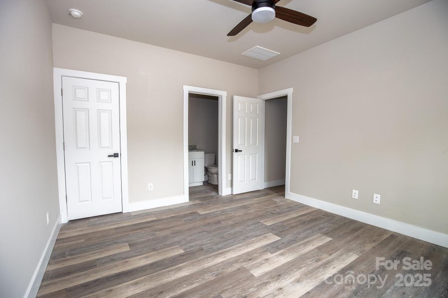 Spacious, unfurnished interior of a new home in , Hickory (Image 9).
