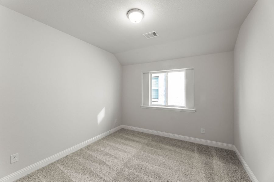 Spacious, unfurnished interior of a new home in Creekview Meadows, Pilot Point (Image 21).
