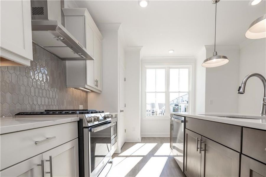 Glendale floor plan - 3 bdrm 3/5 bath all bdrms have their own bathrooms
Pictures represent a previously built home not the actual home Glendale floor plan - 3 bdrm 3/5 bath all bdrms have their own bathrooms
Pictures represent a previously built home not the actual home