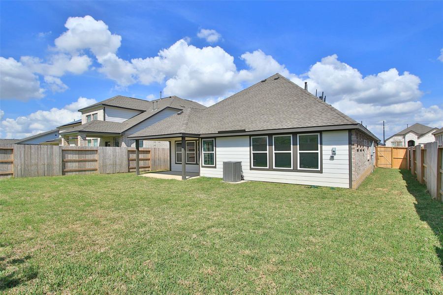 Exterior details and patio area of a home in Sunterra, Katy (Image 17).