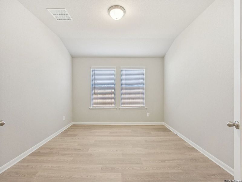Spacious, unfurnished interior of a new home in Arcadia Ridge - Classic Series, San Antonio (Image 18).