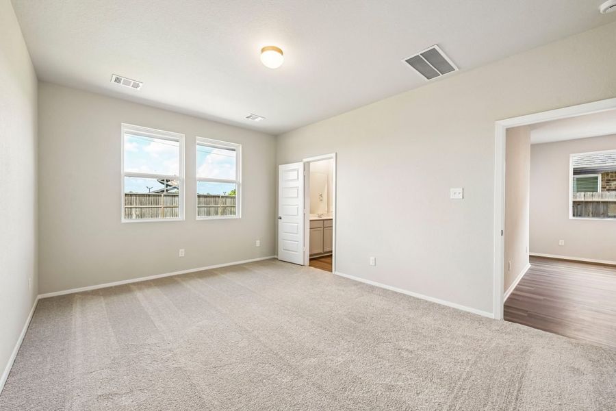 Spacious, unfurnished interior of a new home in Sorella, Tomball (Image 20).