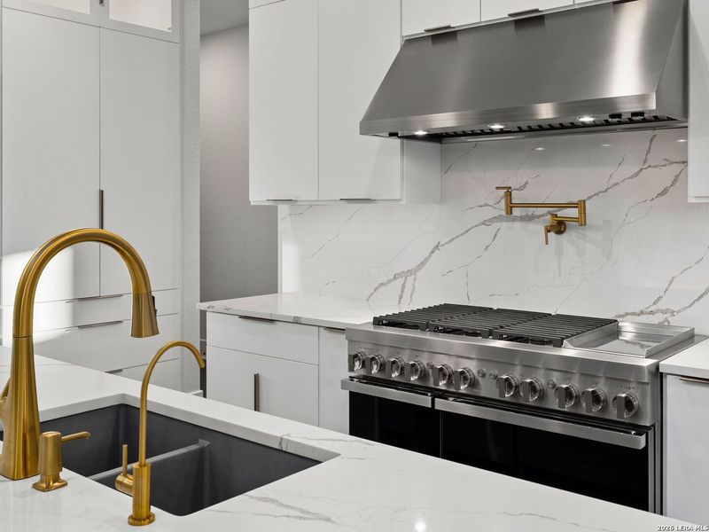 Close-up of interior finishes inside a home in , Canyon Lake (Image 21).