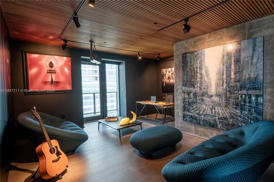 Community amenities in , Miami (Image 18).