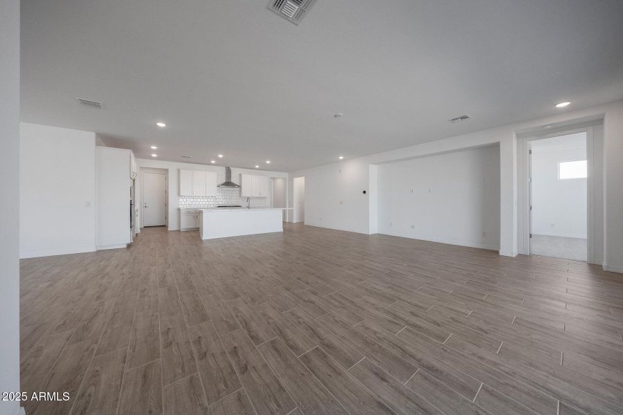 PHX_TV_Lot 2073_Currant_28868_Greatroom