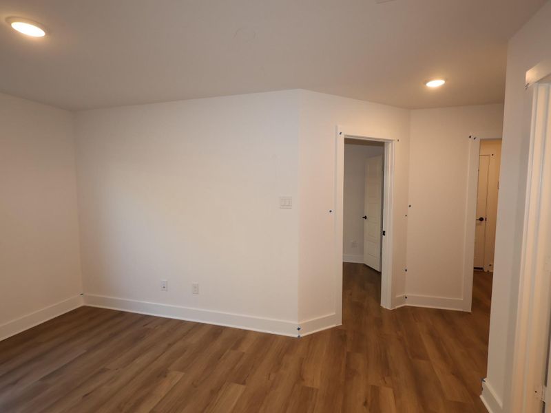 Spacious, unfurnished interior of a new home in Lago Mar, Santa Fe (Image 19).