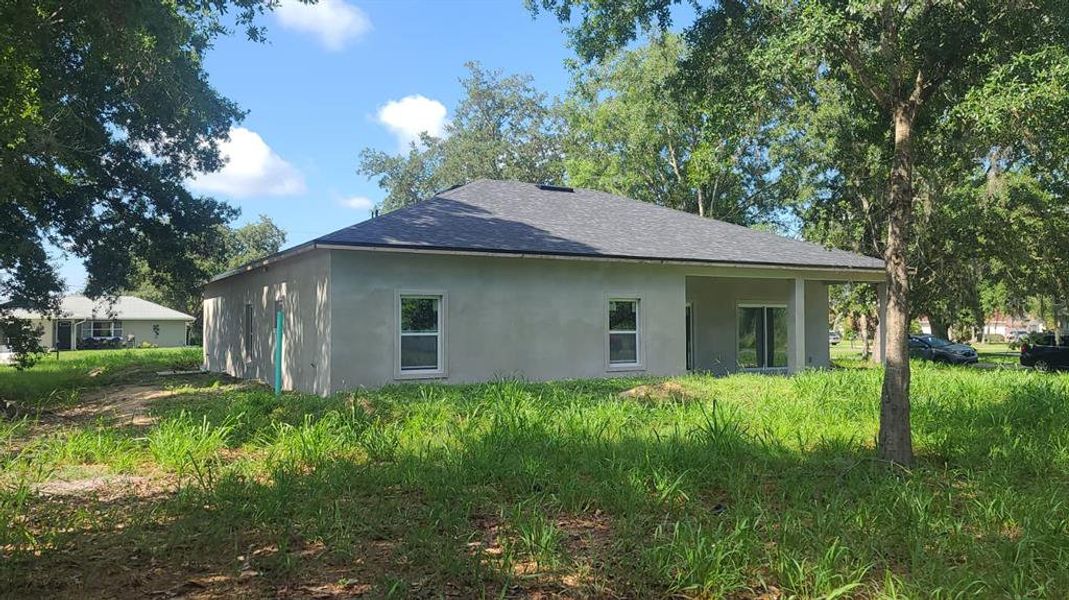 Exterior details and patio area of a home in , Sebring (Image 15).