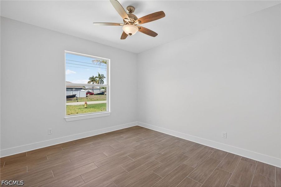 Spacious, unfurnished interior of a new home in Cape Coral, Cape Coral (Image 27).
