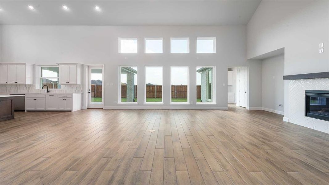 Spacious, unfurnished interior of a new home in Terraces 82'/100', Rockwall (Image 18). Spacious, unfurnished interior of a new home in Terraces 82'/100', Rockwall (Image 18).