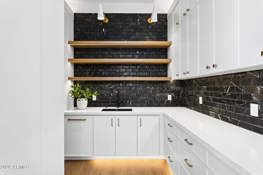 29-web-or-mls-6610-n-mountain-view-rd