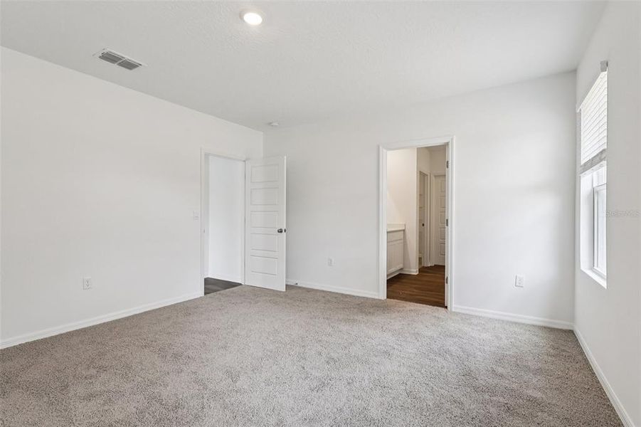 Spacious, unfurnished interior of a new home in Hamilton Bluff, Haines City (Image 24).