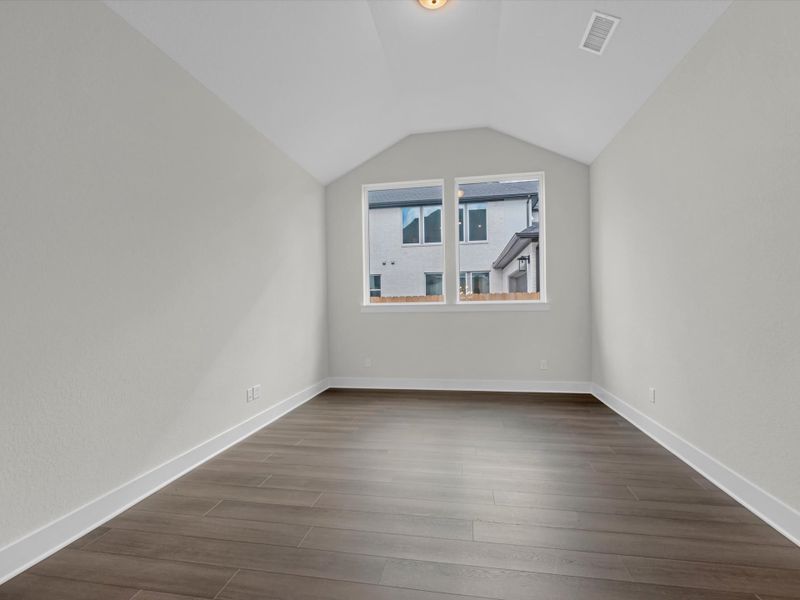 Spacious, unfurnished interior of a new home in Sienna 80′, Missouri City (Image 15).