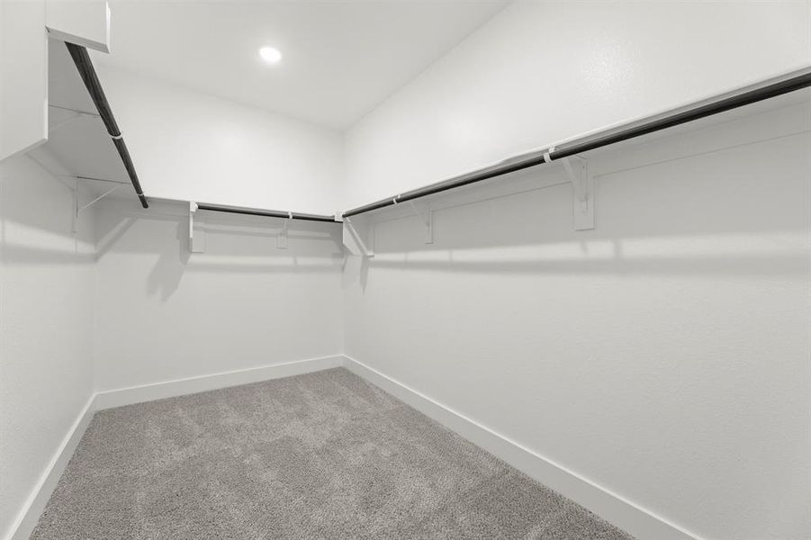 17. 2900 Woodbrook - Closet