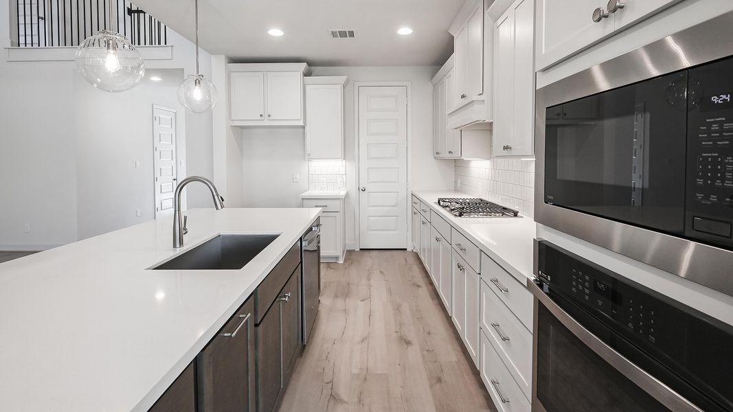 Furnished interior view inside a new home in 6 Creeks 50', Kyle (Image 10).