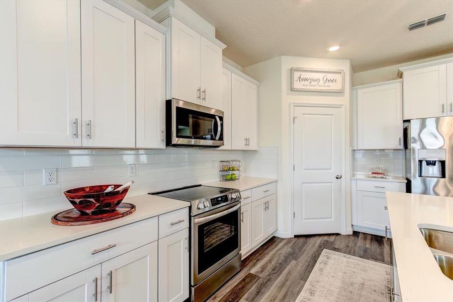 Furnished interior view inside a new home in Archers Mill, Ormond Beach (Image 48).