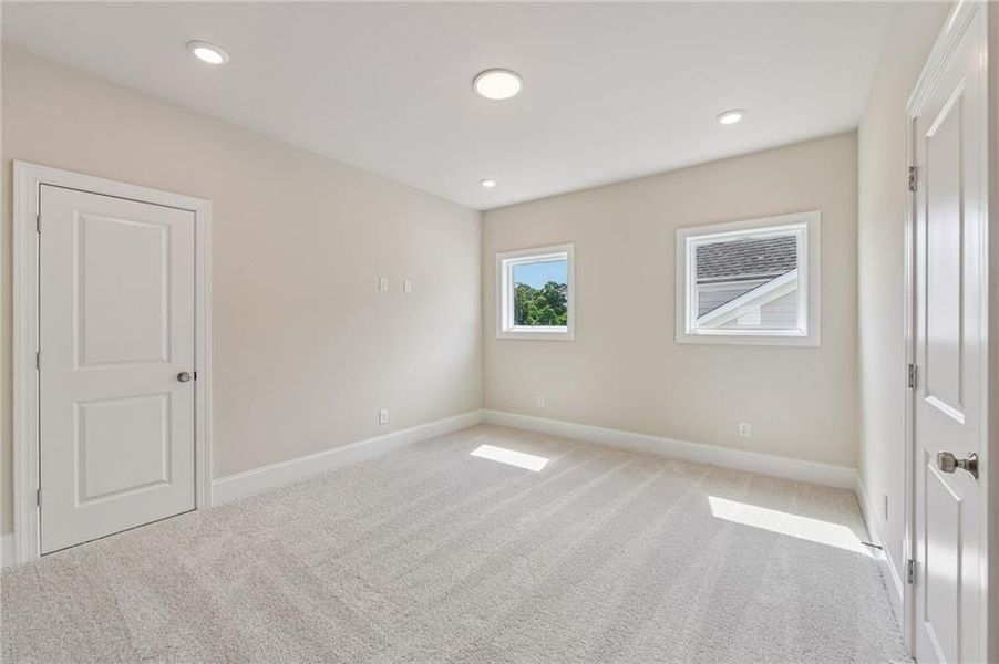 Spacious, unfurnished interior of a new home in Aberdeen, Hoschton (Image 35). Spacious, unfurnished interior of a new home in Aberdeen, Hoschton (Image 35).