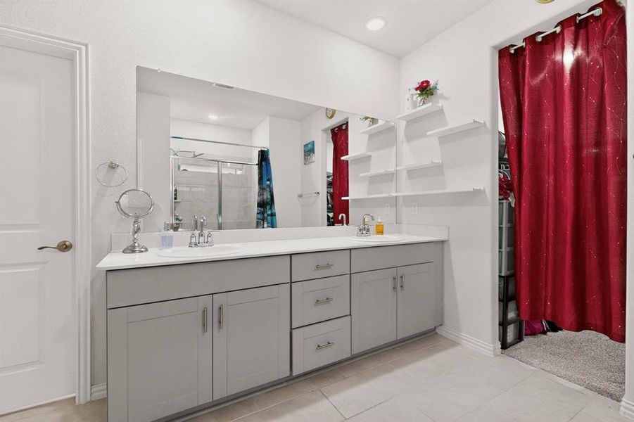 Furnished interior view inside a new home in Wolf Creek Farms - Signature Series, Melissa (Image 32).
