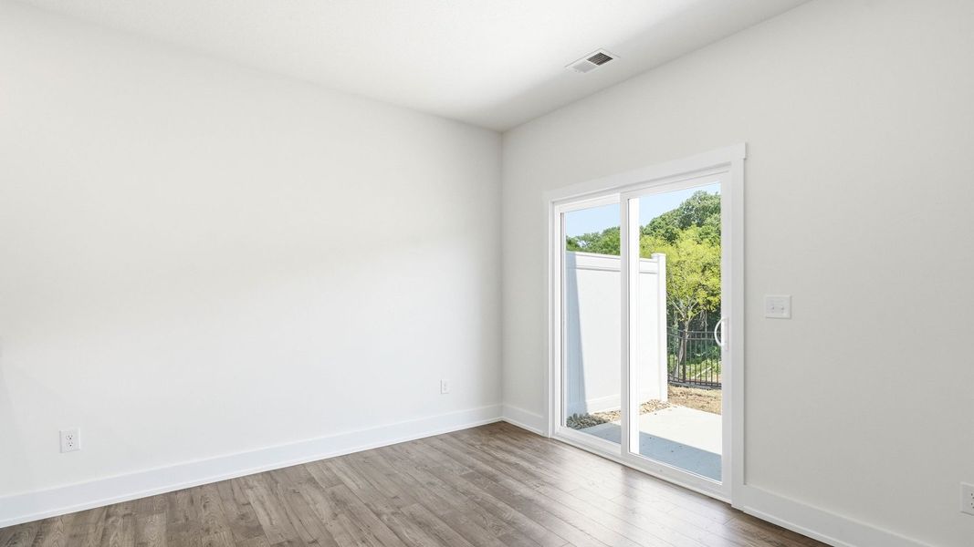 Spacious, unfurnished interior of a new home in Cherokee Crossing, Kodak (Image 14).