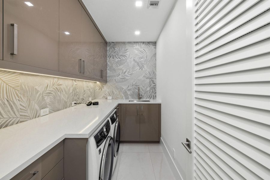 Spacious, unfurnished interior of a new home in , North Palm Beach (Image 52). Spacious, unfurnished interior of a new home in , North Palm Beach (Image 52).