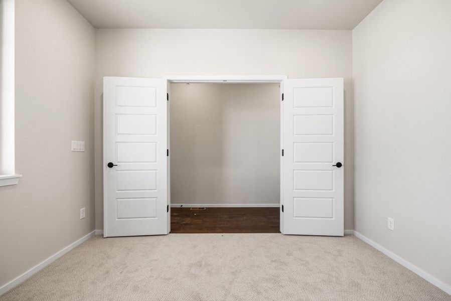 Spacious, unfurnished interior of a new home in Wolf Creek Run West, Strasburg (Image 17).
