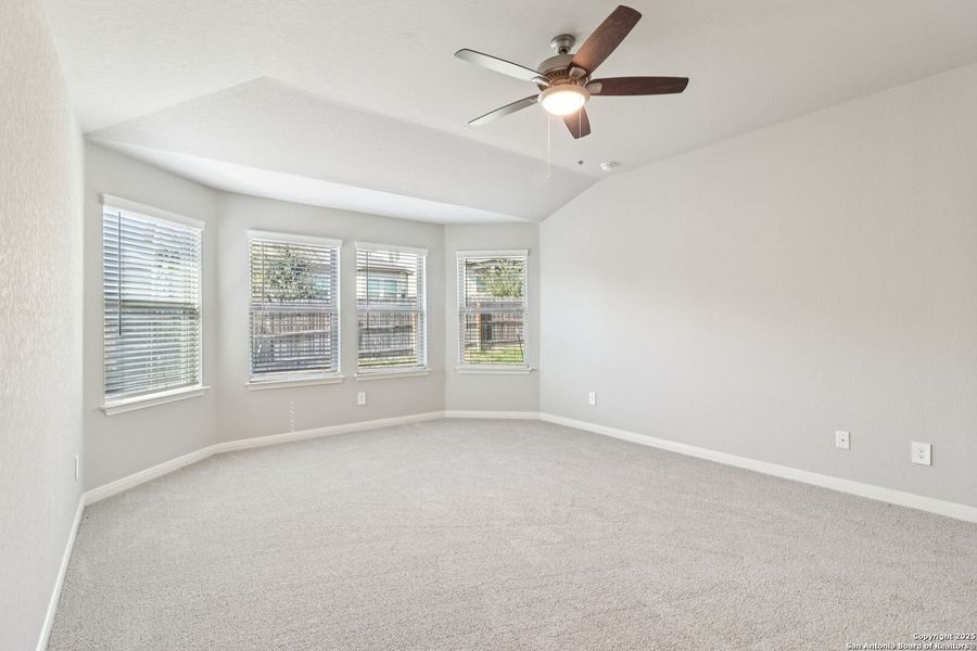 Spacious, unfurnished interior of a new home in Arcadia Ridge - Classic Series, San Antonio (Image 41).