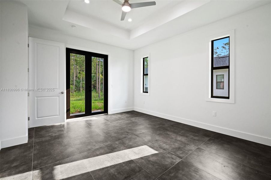 Spacious, unfurnished interior of a new home in , Naples (Image 18).
